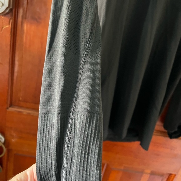 Lululemon Black Seamless Long Sleeve Top | Thumbholes Sweat Life size M - Picture 6 of 9
